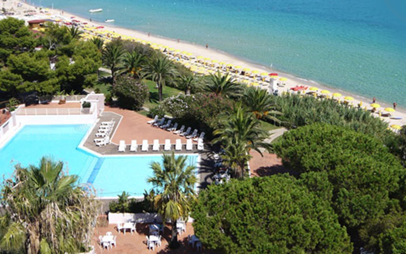 FREE BEACH CLUB